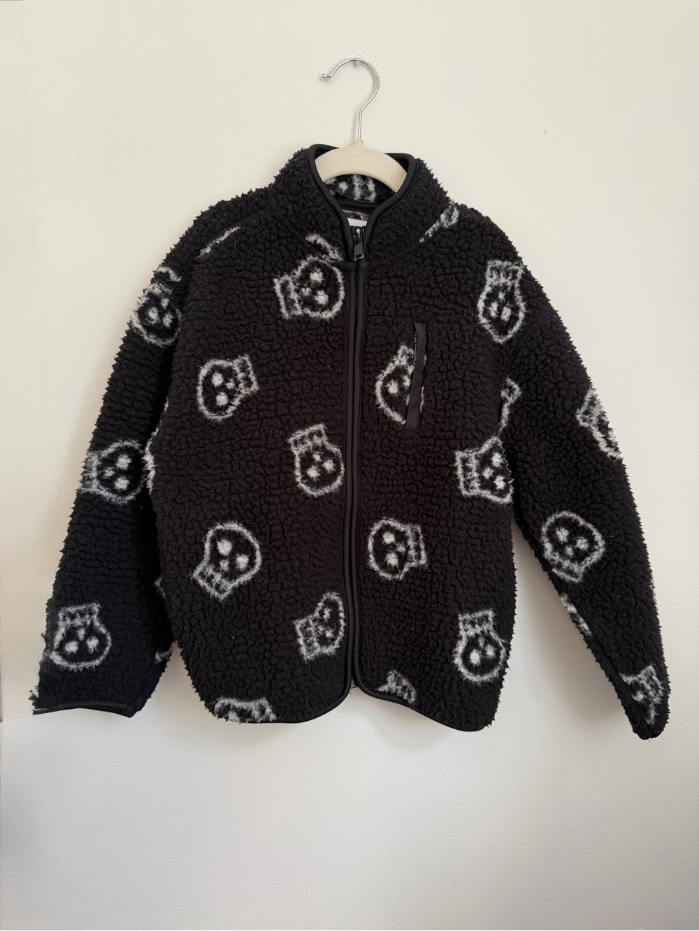 Old Navy Kids Black Sherpa Zip Jacket with Skull Print (Size 6-7)